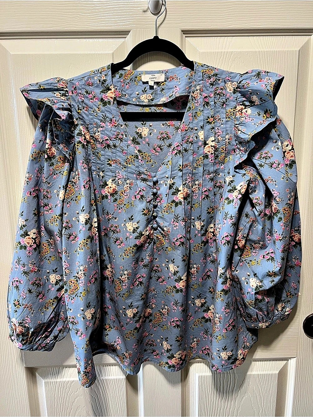 entro Large Blue Floral Ruffle Shoulder V-Neck Cotton Blouse - Picture 2 of 11